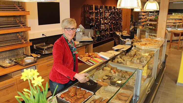Christine Lettenmeier freut sich schon darauf, ab Donnerstag die Kunden in ihrem neuen Markt am Höchstadter Vogelseck bedienen zu können. Foto: Andreas Dorsch