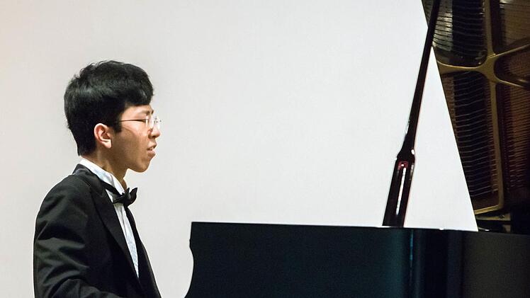 Der junge Klaviervirtuose Ziyu Liu gastierte mit einem virtuosen Programm bei der Gesellschaft der Musikfreunde Coburg.Foto: Jochen Berger