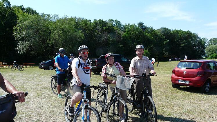 Radfahrer am Start sowie die Radler vom VCD, Coburg Foto: Karin G&uuml;nther