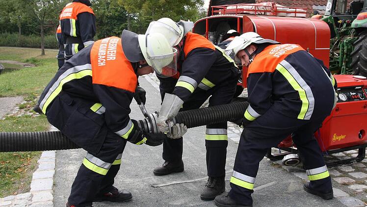 Löschwasser-Entnahmestelle am Badesee Fotos: Katrin Geyer/Werner Reißaus