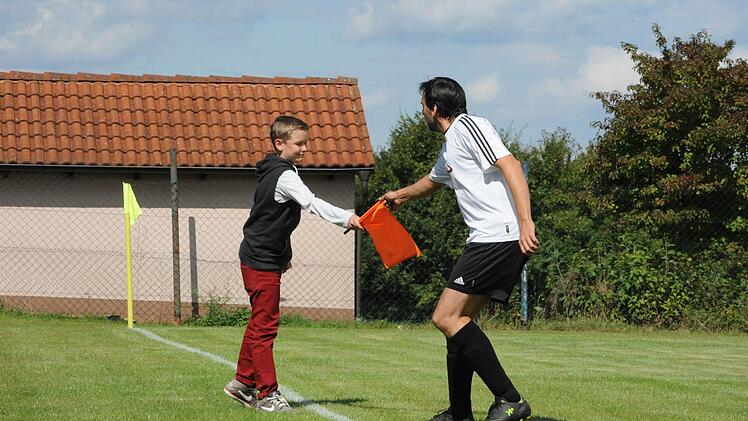 Stabübergabe in Oberthulba. Foto: Hopf
