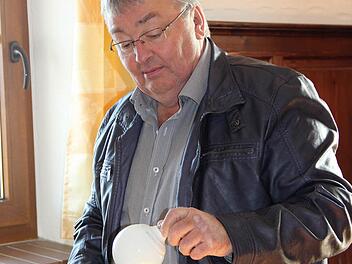 Günter Seidel, künftiger Wirth im "Bärenstübla" in Zultenberg, räumt aus und kontrolliert die letzten Arbeiten, dann kann es losgehen. Foto: Katharina Müller-Sanke