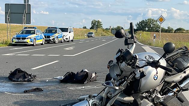 Kleintransporter-Fahrer &uuml;bersieht Motorrad: 64-J&auml;hriger im Krankenhaus verstorben