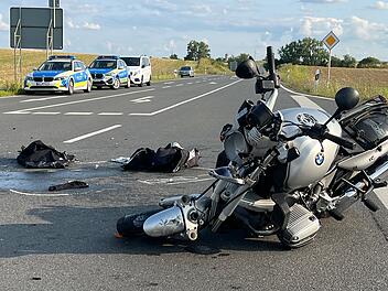 Kleintransporter-Fahrer übersieht Motorrad: 64-Jähriger im Krankenhaus verstorben