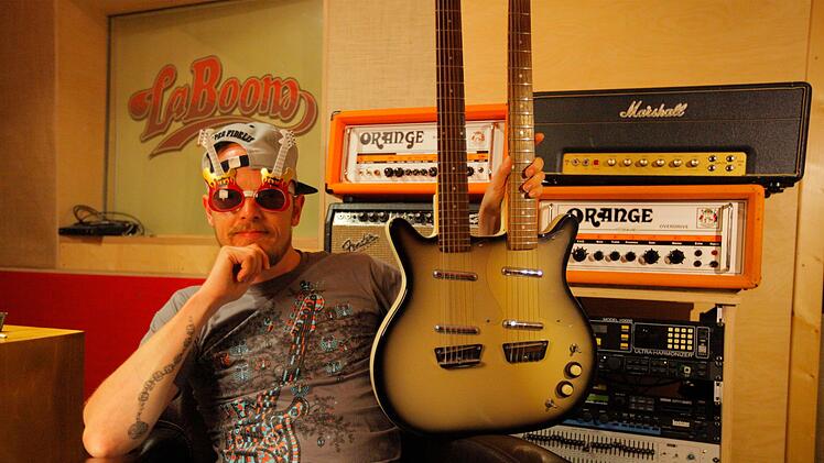 Jan Delay führt im Film auch durch das La-Boom-Studio, in dem die meisten seiner Alben entstanden.