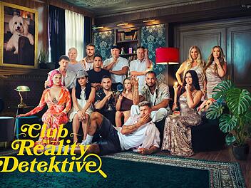 In "Club der Reality Detektive" versuchen sich Realitystars als Ermittler. Vorne von links: Rafa Zollo, Dilara Kruse, Lars Steinh&ouml;fel, Annelie Henze, Laurenz Pesch, Meji, Gabriela Alves Rodrigues. Hinten von links: Garrysecret, Claued-Oliver Rudolph, Paco Herb, Lukas K&uuml;chen, Patrick Romer, J&uuml;rgen Trovato, Sarina Simone und Tochter Shiana Kolibal.