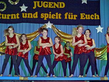 Zu bekannten Musicalmelodien wirbelten die Mädchen über die BühneSusanne Deuerling