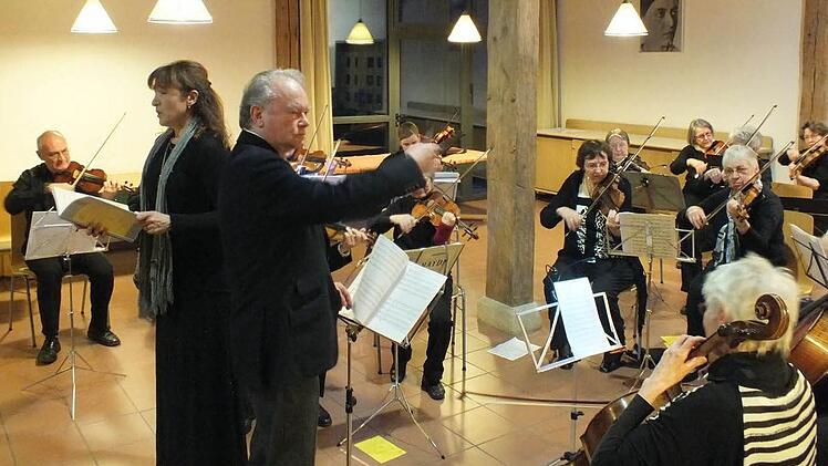 Sopranistin Maria del Roser Valdivieso unterstützte die Musiker, die Walter Engelmann dirigierte. Foto: Manfred Welker