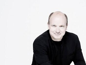 coburgs Generalmusikdirektor ist musikalischer Leiter der Neuinszenierung von Benjamin Brittens "Peter Grimes" am Landestheater. Premiere ist am Samstag, 26. Januar.Foto: Marco Borggreve