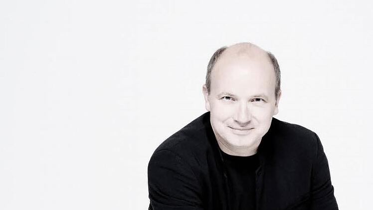 coburgs Generalmusikdirektor ist musikalischer Leiter der Neuinszenierung von Benjamin Brittens "Peter Grimes" am Landestheater. Premiere ist am Samstag, 26. Januar.Foto: Marco Borggreve