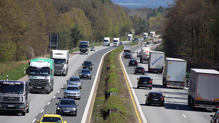 Die A3 wartet Höchstadt und dem Kreuz Fürth/Erlangen auf den dreispurigen Ausbau.  Foto: Andreas Dorsch (Archiv)