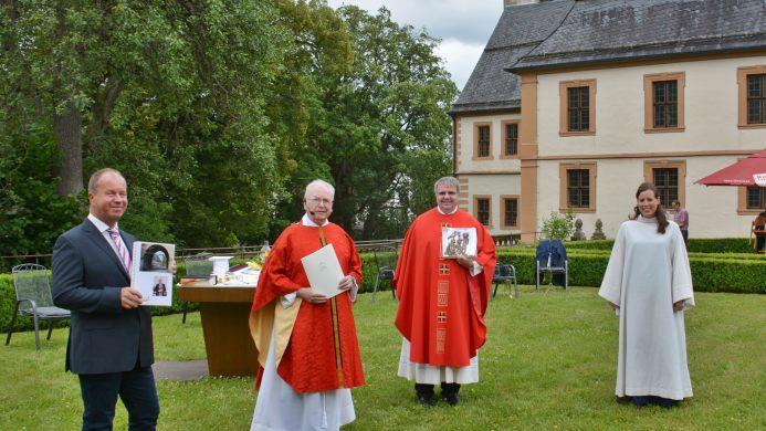 Am Tag der Frankenapostel verabschiedete Maria Bildhausen seinen langjährigen Seelsorger Pater Gottfried Scheer von der Herz-Jesu-Provinz der Pallottiner. Foto: Hanns Friedrich