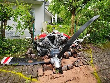 Absturz eines Kleinflugzeuges in ein Wohngebiet