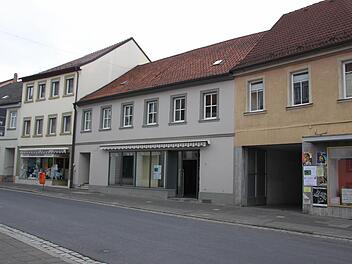 Aus dem ehemaligen Modegeschäft in der Bahnhofstraße 31 in Hammelburg soll ein Physio- und Präventionszentrum werden.  Foto: Marklus Reeh