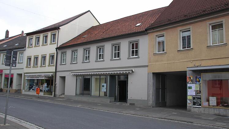 Aus dem ehemaligen Modegeschäft in der Bahnhofstraße 31 in Hammelburg soll ein Physio- und Präventionszentrum werden.  Foto: Marklus Reeh