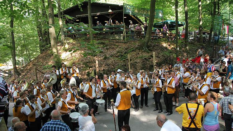 Die Musiker aus Forchheim-Buckenhofen haben in diesem Jahr auch den Auftakt des Annafests begleitet.  Fotos: privat