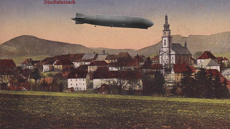So könnte es ausgesehen haben, als Johann Geier zur Kirchweih 1931 Kunigunda Kremer aus Frankenreuth heiratete und das Zeppelinschiff LZ 127 über Stadtsteinach fuhr, um seinen Steuermann zu überraschen und ihm zur Hochzeit zu gratulieren.  Reproduktionen/Montage: Siegfried Sesselmann
