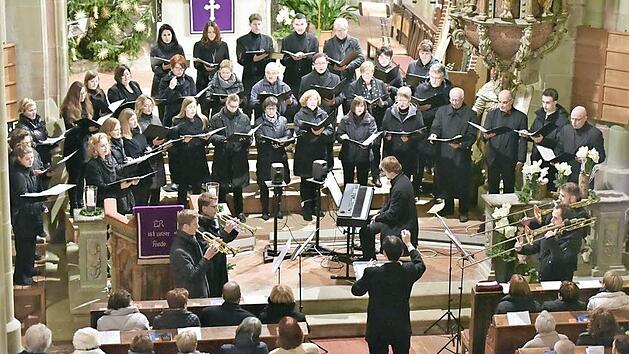 Mit einem eindrucksvollen Chorkonzert in der Marienkirche mit weihnachtlichen Liedern wurde am Sonntag die Kirchenmusikreihe "Klang-Kontakte" in Königsberg 2016 beendet.
