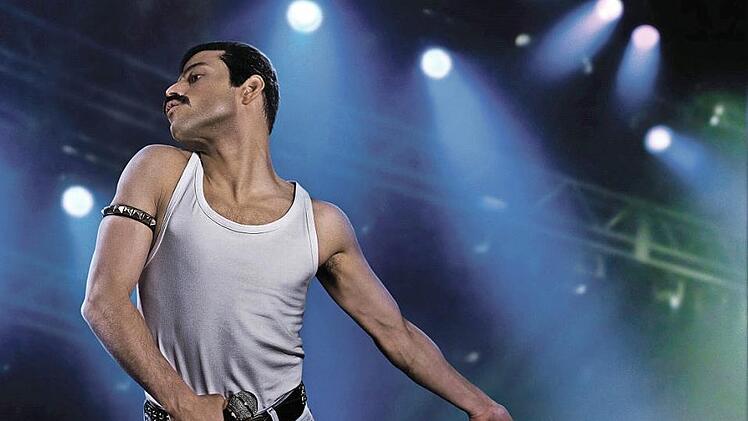 Rami Malek als Freddie Mercury in einer Szene des Films "Bohemian Rhapsody", der am 1. November in Deutschland startet.  Foto: Fox Deutschland/dpa