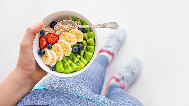 Viele essen nach dem Sport nichts oder das Falsche. Ob und was man essen sollte , verrät der Ernährungsexperte.Symbolbild: Adobe Stock
