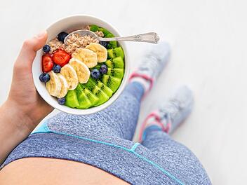 Viele essen nach dem Sport nichts oder das Falsche. Ob und was man essen sollte , verrät der Ernährungsexperte.Symbolbild: Adobe Stock