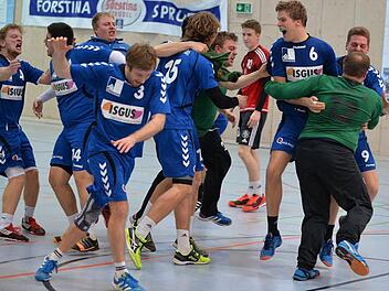 Bei den Spielern der HSG Erlangen/Niederlindach brachen nach dem Derbysieg alle Dämme. Foto: Picturedreams