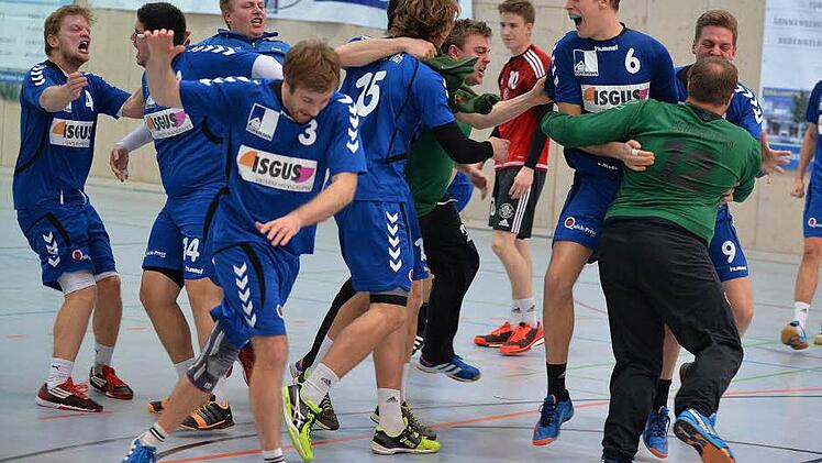 Bei den Spielern der HSG Erlangen/Niederlindach brachen nach dem Derbysieg alle Dämme. Foto: Picturedreams