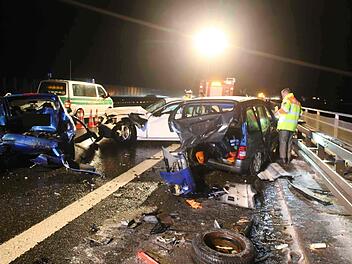 Nach einem Unfall auf der Talbr&uuml;cke Trockau st&uuml;rzt ein Mann in die Tiefe und stirbt. Die Polizei sucht Zeugen, die den Unfallhergang beobachtet haben. Foto: News5/Fricke