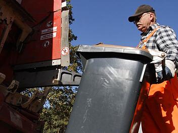 Wann muss welche Tonne bereitgestellt werden? Eine App erinnert die Bürger daran. Symbolfoto: Archiv/Harald Heinritz