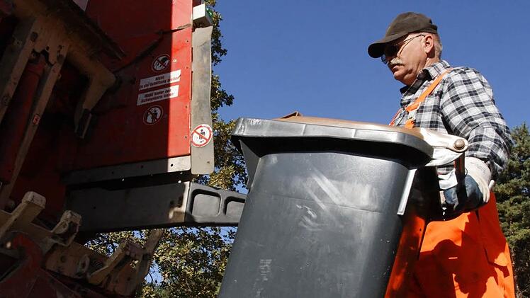 Wann muss welche Tonne bereitgestellt werden? Eine App erinnert die Bürger daran. Symbolfoto: Archiv/Harald Heinritz