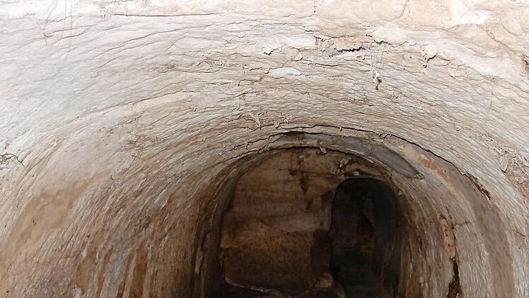 Das geräumige Innere des Kellers an der B 279.  Fotos: Horst Schneider