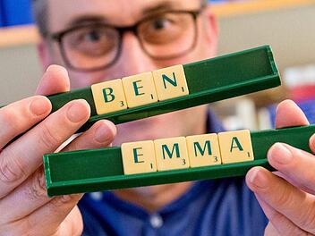 Ben und Emma - zwei schöne Vornamen, die 2018 die beliebtesten in Deutschland waren. Doch manche Eltern mögen es lieber ausgefallen. Dabei treibt der Hang zur Individualität kuriose Blüten. Foto: Daniel Bockwoldt/dpa