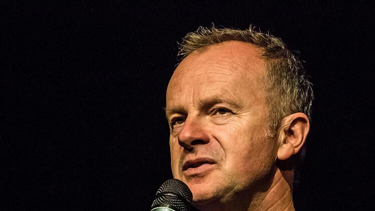 Wortakrobat Willy Astor wurde bei seinem Coburg-Gastspiel vom Publikum gefeiert.Foto: Jochen Berger