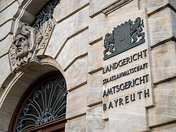 Bayreuth: Mann will Mit-Patienten im Schlaf töten - lange Haftstrafe nach Attacke in Klinik