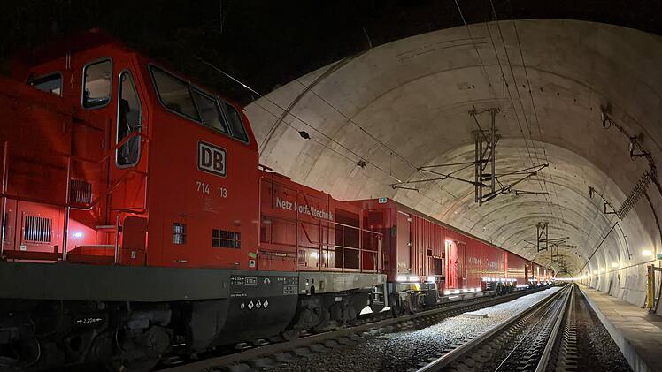 ICE in Sch&ouml;nraintunnel im Kreis Main-Spessart mit Nothalt