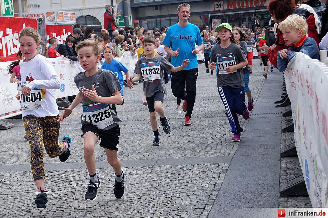 Weltkulturerbelauf 2017 in Bamberg: Der Zieleinlauf am Maxplatz