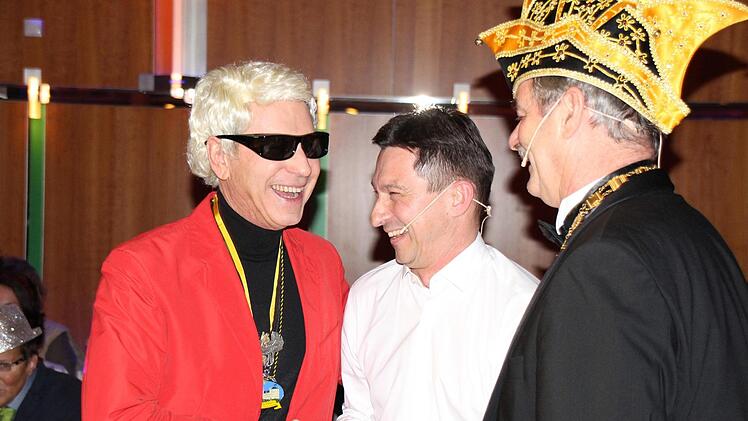 Heino alias Michael Stoschek (rotes Sakko!) mit Thomas Eck und Pit KammerscheidOliver Schmidt