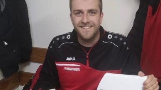Stolzer Gewinner des Kacktor des Monatas Februar 2020 - Florian Dorsch vom FC Baiersdorf. FCB