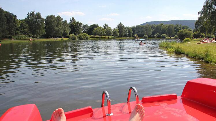 Mit dem Tretboot kann man über den See fahren. Foto: Robert Wagner