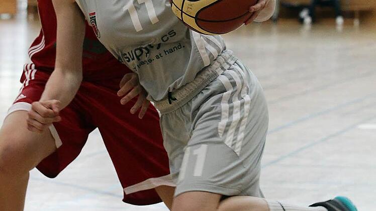 Julia F&ouml;rner (vorn) "ist die Spielerin f&uuml;r die crunch time". Das erkannte David auf der Trib&uuml;ne am Georgendamm, trotz seiner erst zw&ouml;lf Jahre ein Kenner der Materie. Die U16-Nationalspielerin f&uuml;hrt das Team, punktet, wenn es an der Zeit ist - alles aber v&ouml;llig ohne Eigennutz.