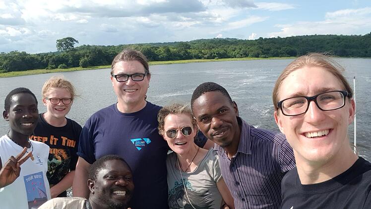 Bei den Murchison-Falls:  Luke, Christian, Melanie und Sammy (von links).  Foto: privat