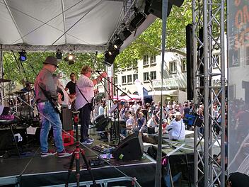 Die Blues- & Jazzmusiker lockten in Bamberg die Scharen, nicht aber die offenen Geschäfte. Foto: Marion Krüger-Hundrup