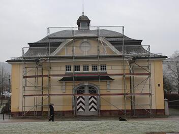 Am Tattersall sind kleinere Reparaturarbeiten notwendig.  Foto: Borst