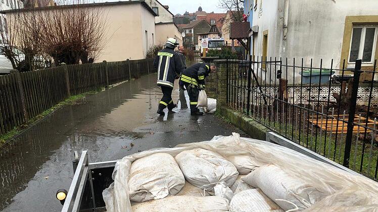 Die Kronacher Feuerwehr im Einsatz.  Foto: Feuerwehr Kronach