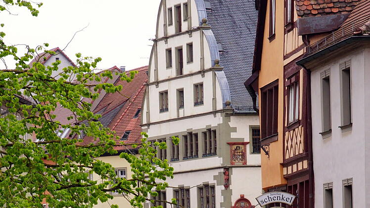 Kitzingen: Karussell, Automeile, Tombola und Co. - Stadt lädt zum traditionellen Frühlingsauftakt ein