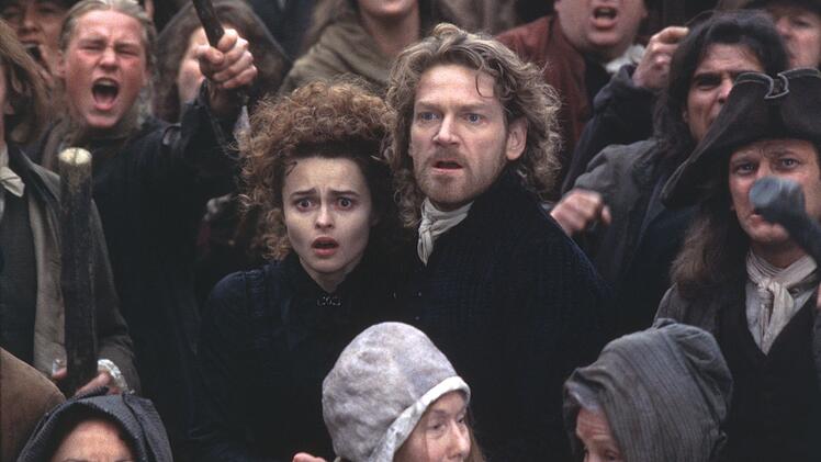 Mit Kenneth Branagh f&uuml;hrte Helena Bonham-Carter in den 1990er-Jahren eine Aufsehen erregende Beziehung. In dessen Horrofilm "Mary Shelley's Frankenstein" (Bild, Bonham Carter mit Hauptdarsteller Branagh) spielte sie 1994 eine tragende Rolle.