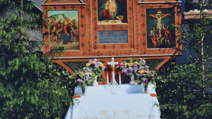 Der Altar am Anwesen von Josefine Zwosta im vergangen Jahr.