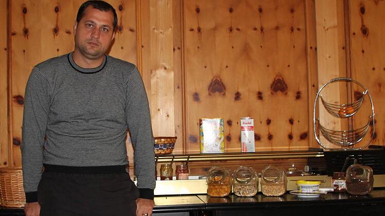 Frühstücksbuffet im Hotel: Aleksandar Malicevic findet das Essen nicht schlecht. Er wünscht sich aber mehr Eigenständigkeit. Foto: Ulrike Müller