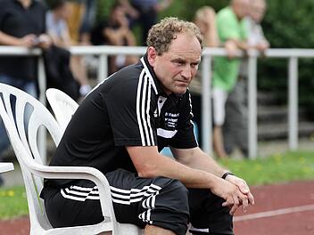 Muss seinen Stuhl räumen: Hans-Jürgen Heidenreich ist nicht länger Trainer des abstiegsbedrohten Bayernligisten SV Memmelsdorf. Foto: sportpress