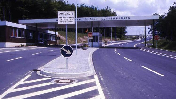 Der ehemalige Grenzübergang bei Eußenhausen (Landkreis Rhön-Grabfeld) war eine von drei nutzbaren Straßenverbindungen zwischen Franken und der DDR. Foto: Staatliches Bauamt Schweinfurt